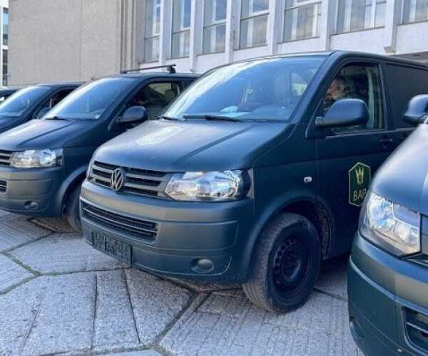 Учасники ВАР з Полтавщини та Харківщини передали для ЗСУ ще 15 автомобілів