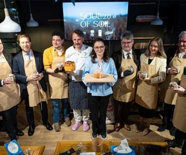 У Києві спекли паски з борошна з розмінованих полів