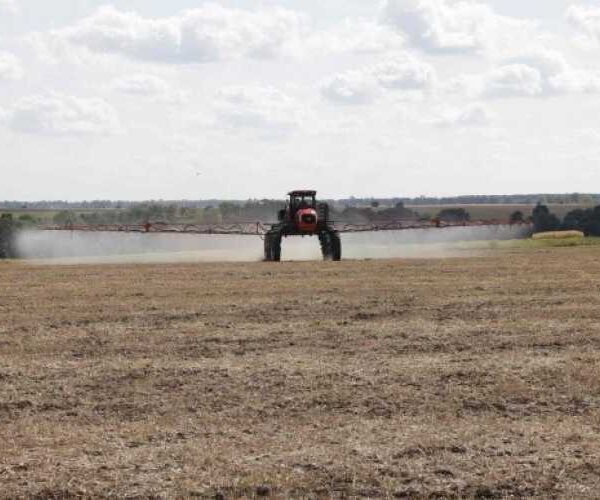 До українських агрогосподарств надійшло 40% необхідного обсягу ЗЗР