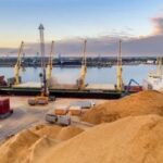 Зерновим шляхом України морем доставлено 100 мільйонів тонн.