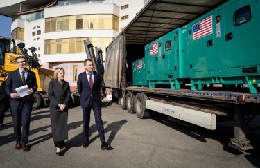 Америка надала Україні 4 десятки генераторів та бульдозер для поливу земель на півдні