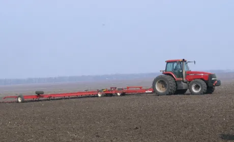 ГОЛОВНА 24 Розпушення ґрунту на полях озимих культур навесні