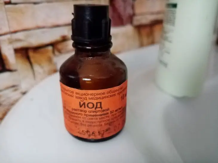 Таємна сила йоду: навіщо додавати пару крапель у воду для поливу розсади томатів