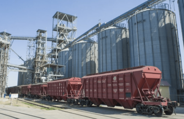 ГОЛОВНА 11 Українська залізниця збільшує вивіз олії та продуктів перероблювання.