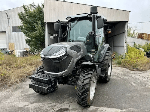 Купити трактор у TraktorMall: Порівняння найкращих брендів для вашого господарства