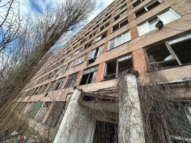 Фото 3 — Потенціал під бізнес-центр: у Києві виставили на продаж велику нежитлову будівлю