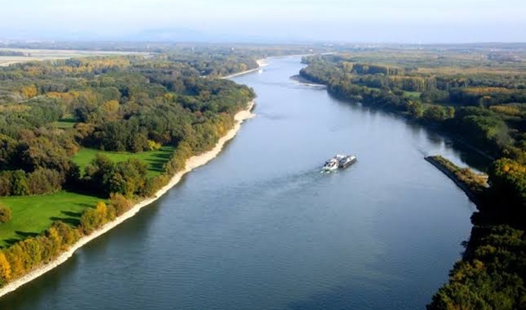 Річки України: Дунай зневоднився на 60% 2 Водність Дунаю в Україні у першій половині серпня становила лише 38-43% норми