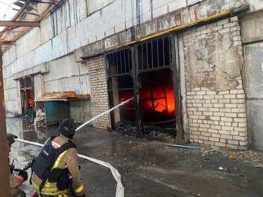 Фото 6 — Росія знищила склад Червоного Хреста, де зберігалися гуманітарні запаси на майже 28 млн грн