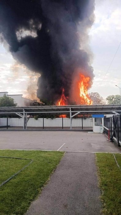 Фото 2 — Росія атакувала завод "Київгума": у компанії розповіли про наслідки (ФОТО)