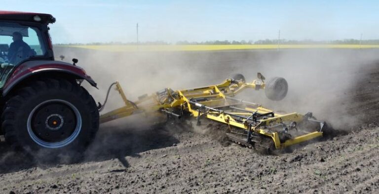 Кіровоградський фермер заощадив на передпосівній підготовці завдяки новій техніці 1 Кіровоградський фермер заощадив на передпосівній підготовці завдяки новій техніці 1