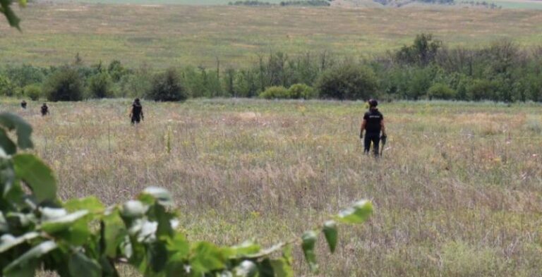 У липні в Україні очистили від вибухонебезпечних предметів ще 210 гектарів аграрних угідь — КУРКУЛЬ 5 У липні в Україні очистили від вибухонебезпечних предметів ще 210 гектарів аграрних угідь — КУРКУЛЬ 4