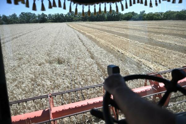 Фермери з прифронтових областей уникають зберігання зерна через ризик обстрілів. 9 Фермери з прифронтових областей уникають зберігання зерна через ризик обстрілів. 9
