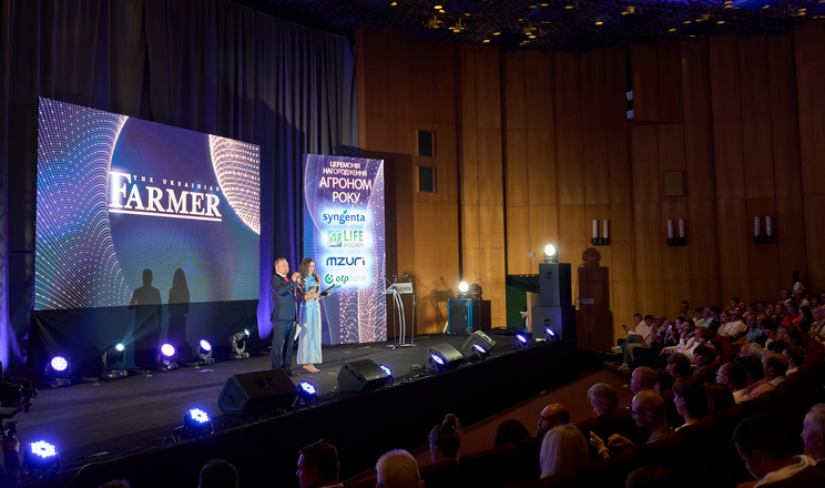Ста кращих аграріїв України відзначили премією «Агроном Року» 26 Сто кращих аграріїв України отримали відзнаку «Агроном Року»