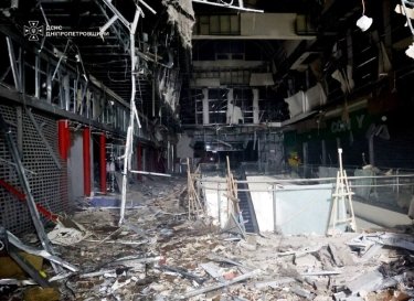 Фото 4 — ТРЦ "Караван" у Дніпрі призупинив роботу: росіяни влучили в будівлю під час нічної атаки (ФОТО)