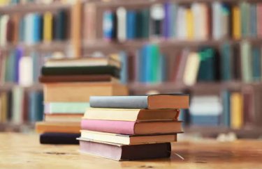 Російська Федерація знищила більше 10 мільйонів книг в Україні: як бойові дії руйнують видавничу справу