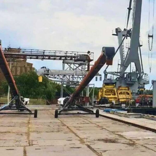 Зниження залізничних перевезень зерна до Одеси на 95%, триразове зростання до Дунаю
