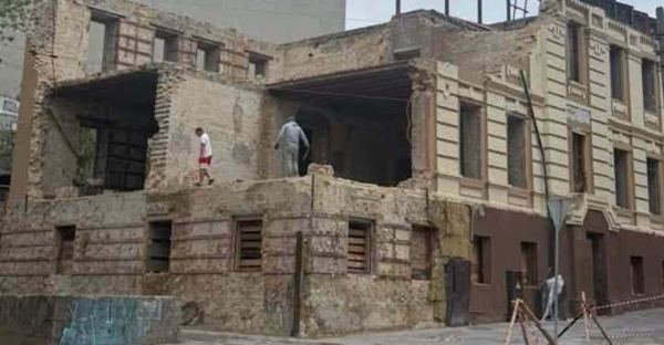 Розбирають історичну Поліцейську дільницю на київських Липках