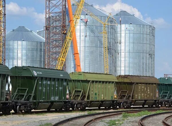 Укрзалізниця збільшує вартість оренди вагонів-зерновозів